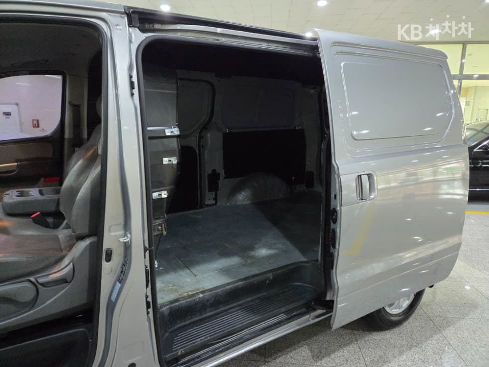 Хюндай Гранд Старекс3Местен승 Ван CVX Лукс - 7