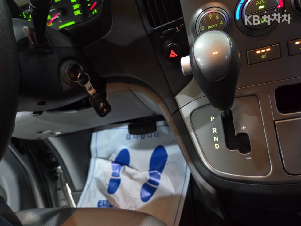 Хюндай Гранд Старекс3Местен승 Ван CVX Лукс - 13