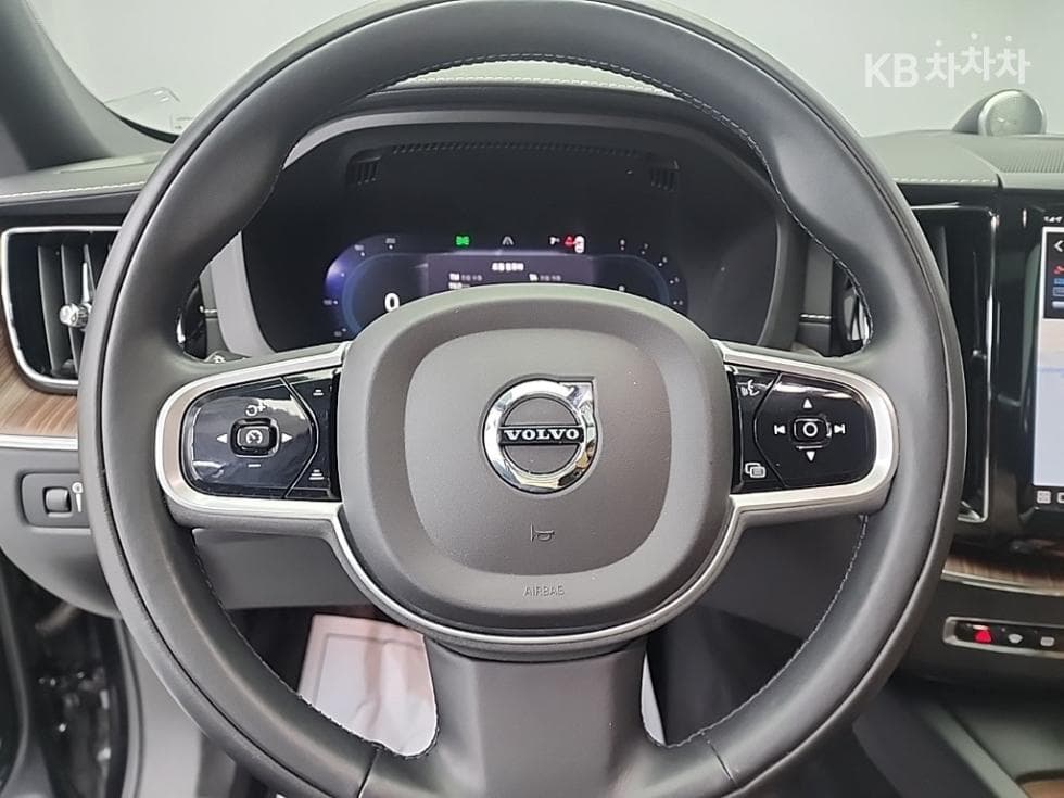 Volvo XC60 Второ поколениеB5 Inscription - 9