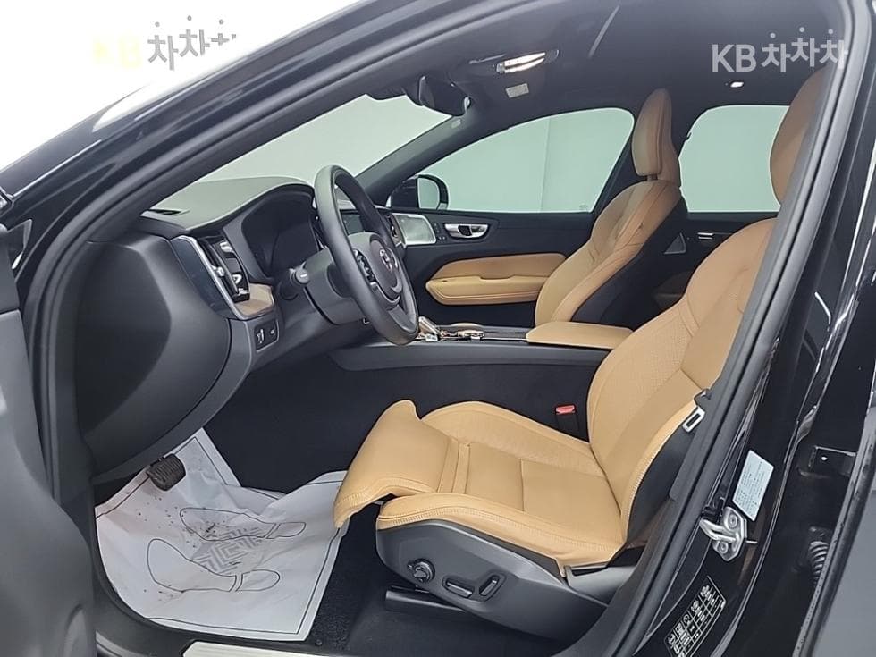 Volvo XC60 Второ поколениеB5 Inscription - 11