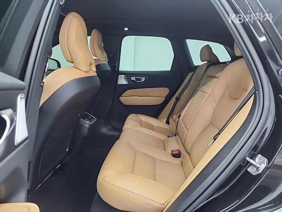 Volvo XC60 Второ поколениеB5 Inscription - 12