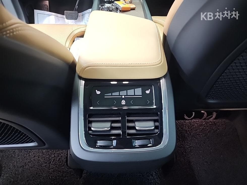 Volvo XC60 Второ поколениеB5 Inscription - 13