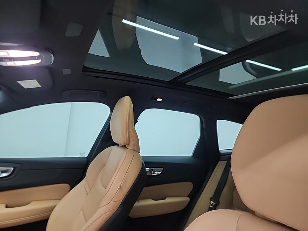 Volvo XC60 Второ поколениеB5 Inscription - 14