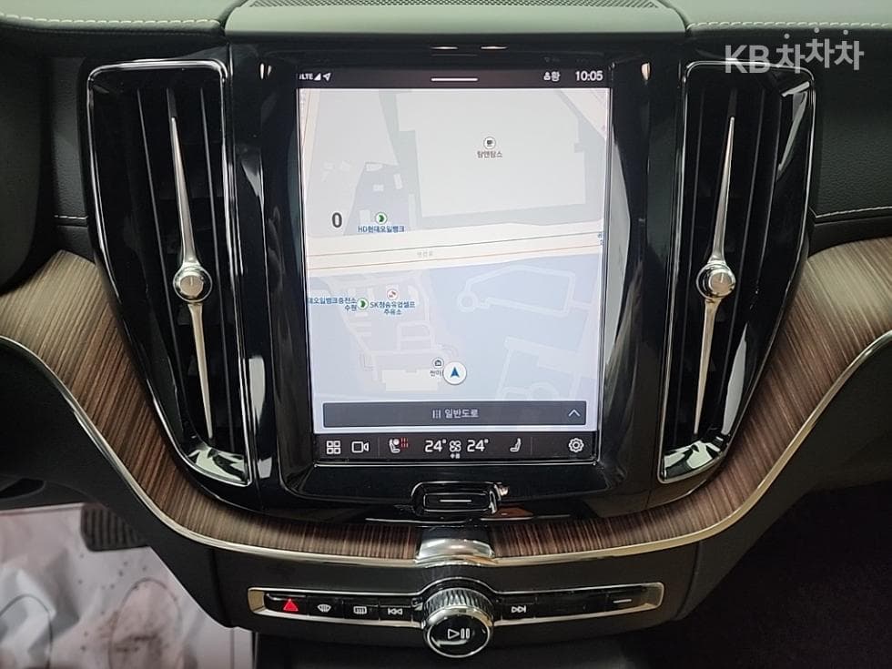 Volvo XC60 Второ поколениеB5 Inscription - 15