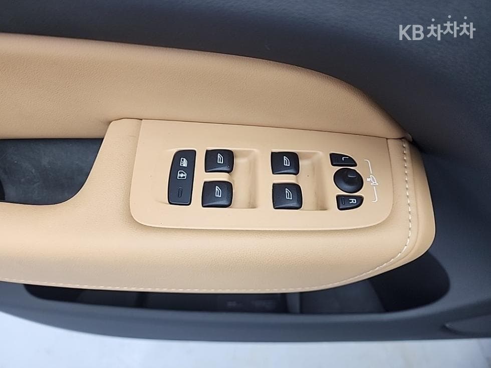 Volvo XC60 Второ поколениеB5 Inscription - 17