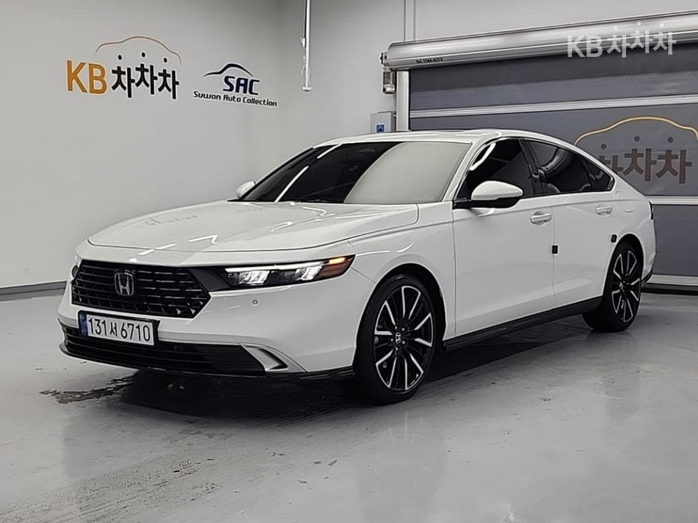 혼다 어코드 11st Generation 2.0 HEV Touring - Image 1