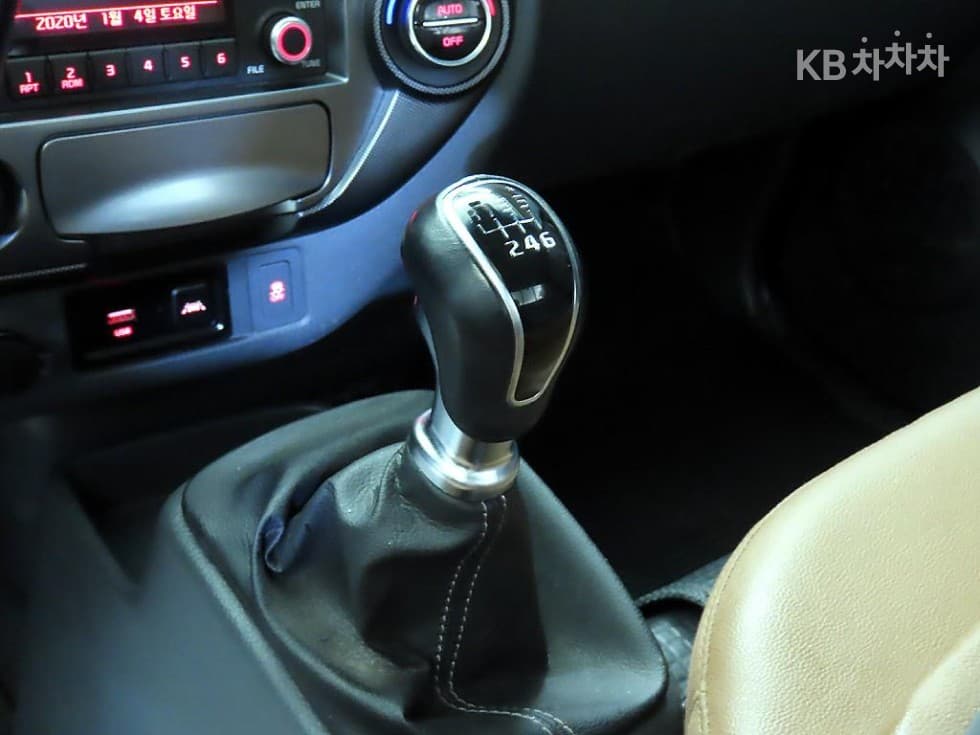 Киа The New (фейслифт) Бонго 3 (лек)파워게이트 1.2Тон 수직형(2단) Королевска кабина Удължено междуосие GL - 12