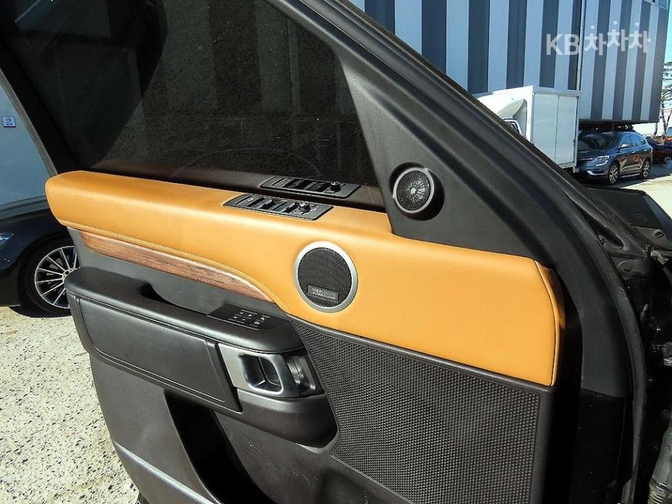 Land Rover 디스커버리53.0 SD6 HSE Luxury - 12