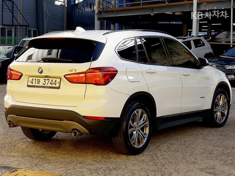 BMW X1 (F48)xDrive 20d xLine SE - 4