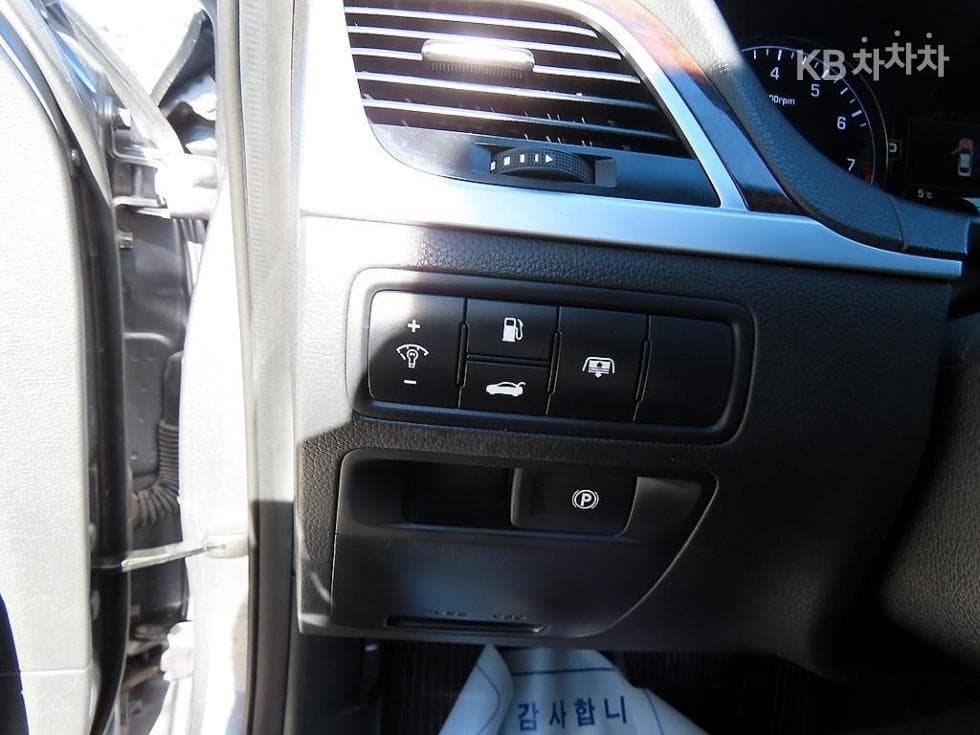 Хюндай ДженезисDHG330 Premium - 12