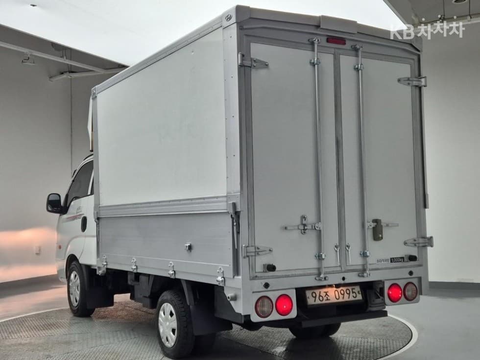 Kia The New (facelift) Bongo 3 (light truck)Wing Body 1 Ton 전동모터식 King Cab Extra Long LLight - 2