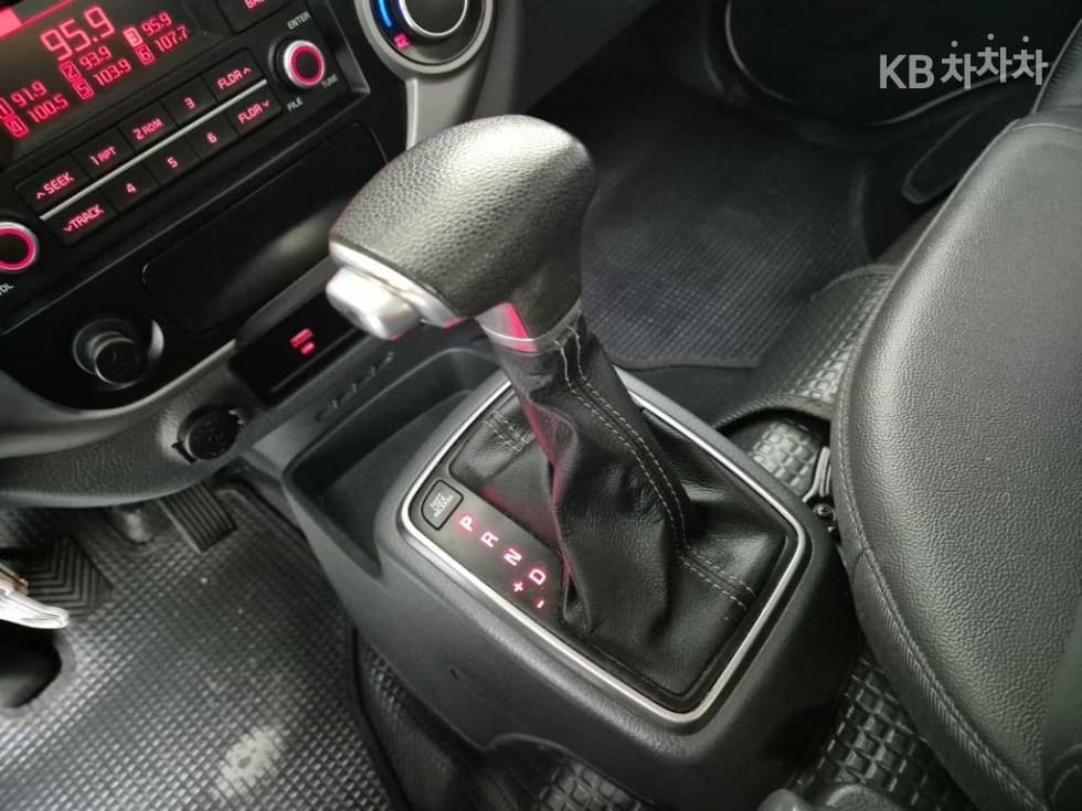 Kia The New (facelift) Bongo 3 (light truck)Wing Body 1 Ton 전동모터식 King Cab Extra Long LLight - 8