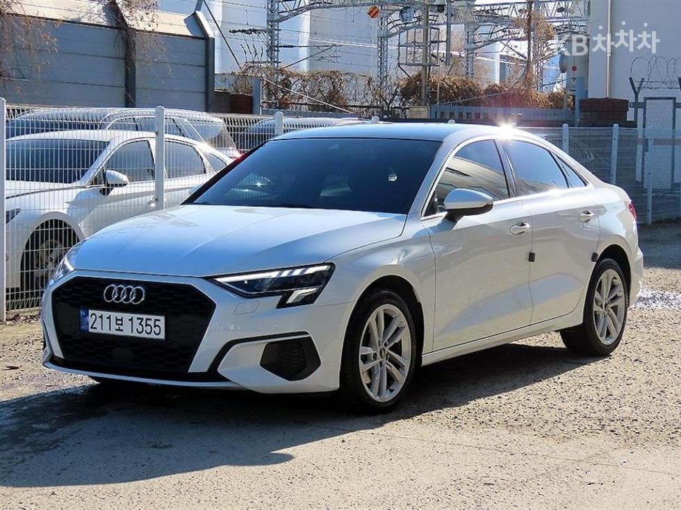 Audi A3 (8Y) 40 TFSI Standard - Image 1