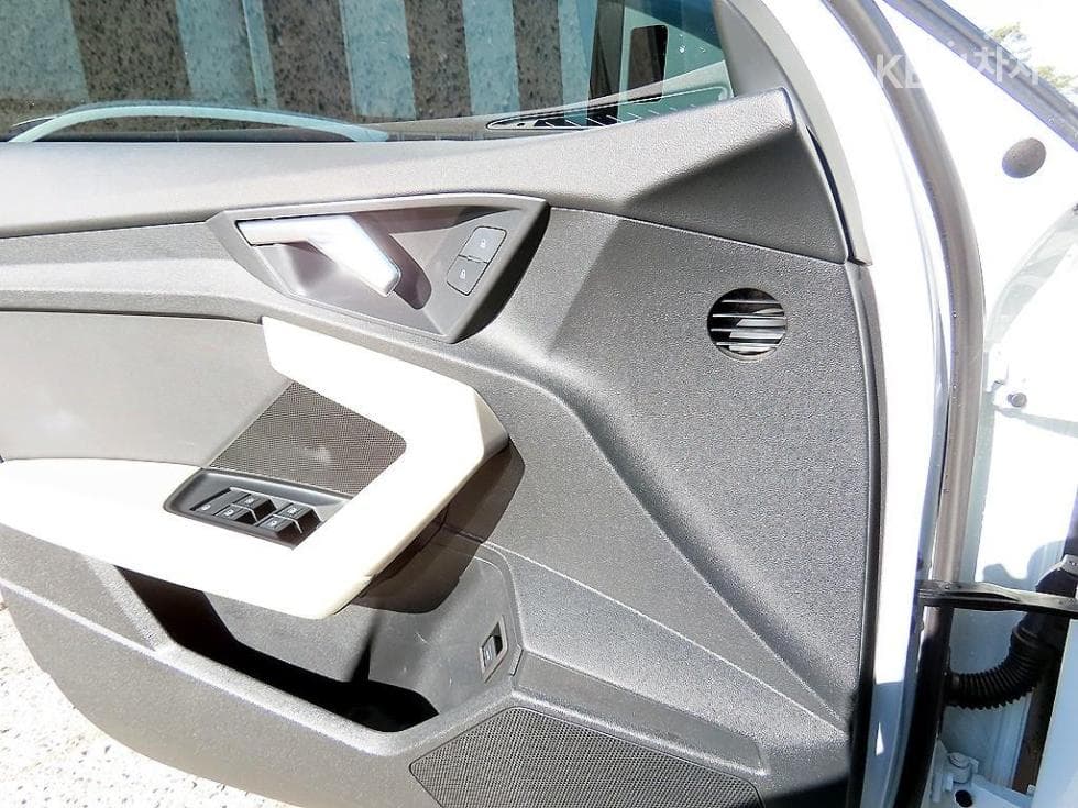 Audi A3 (8Y)40 TFSI Standard - 11