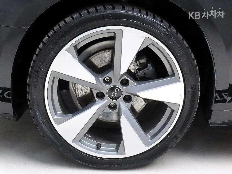 Ауди A5(8W6)40 TFSI Quattro Sportback Стандартен - 19