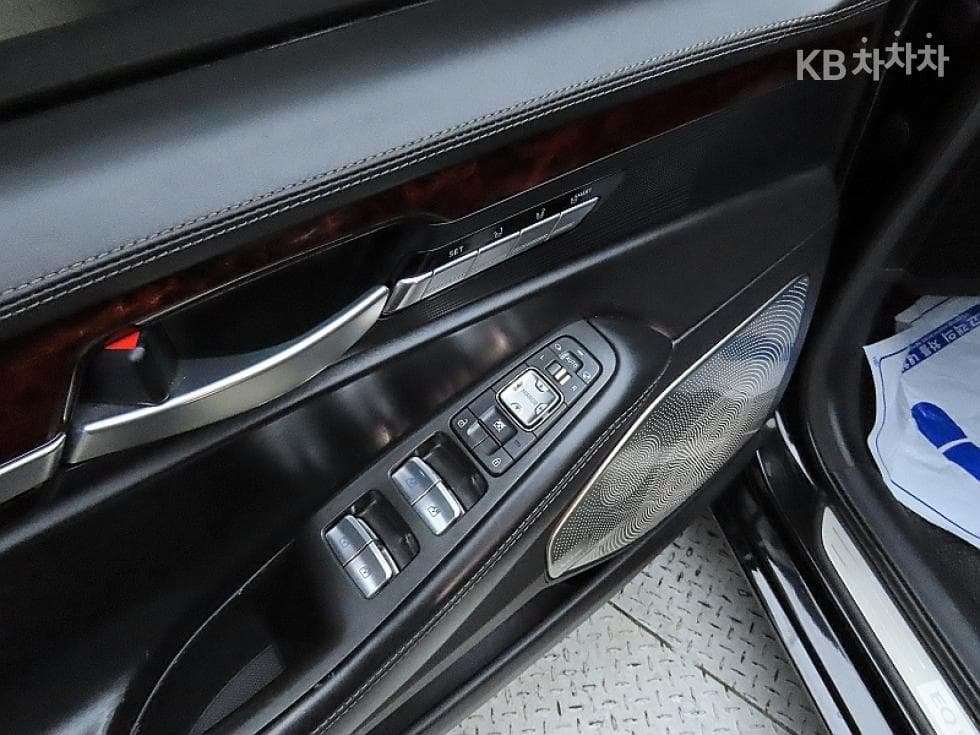 Genesis EQ9005.0 GDI AWD Prestige - 13