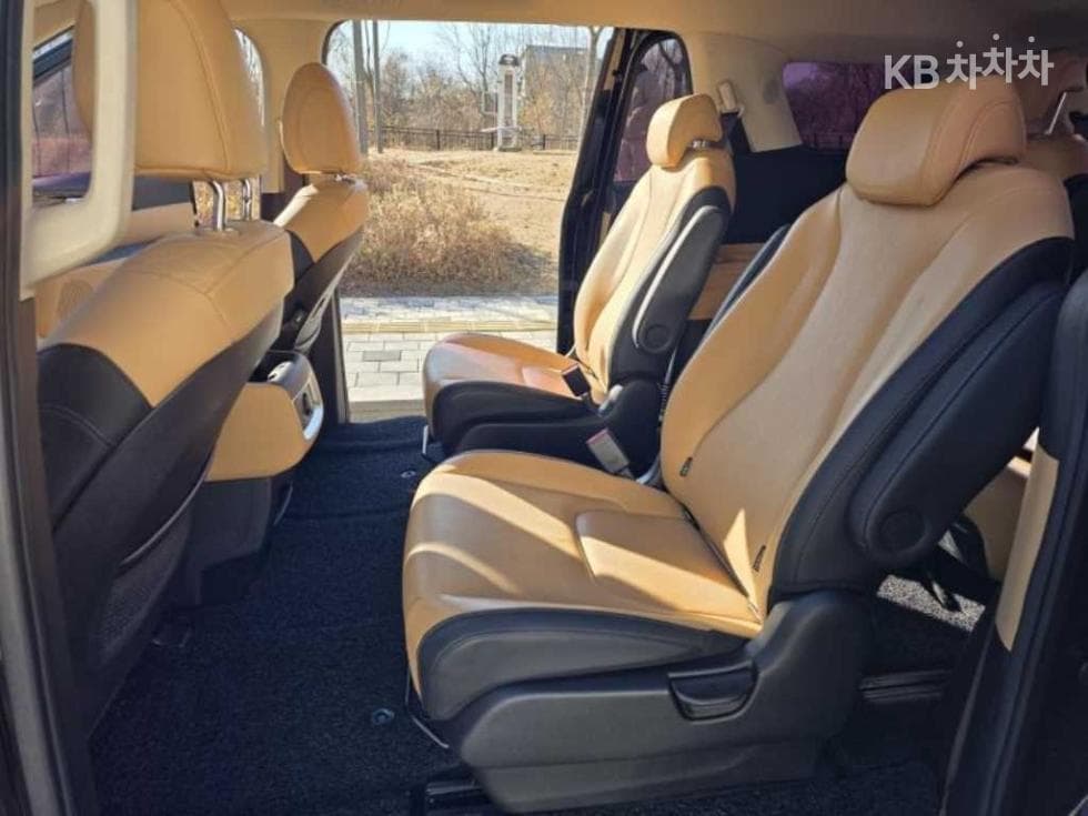 Kia Carnival 4th generationD2.2 9-seater Prestige - 8