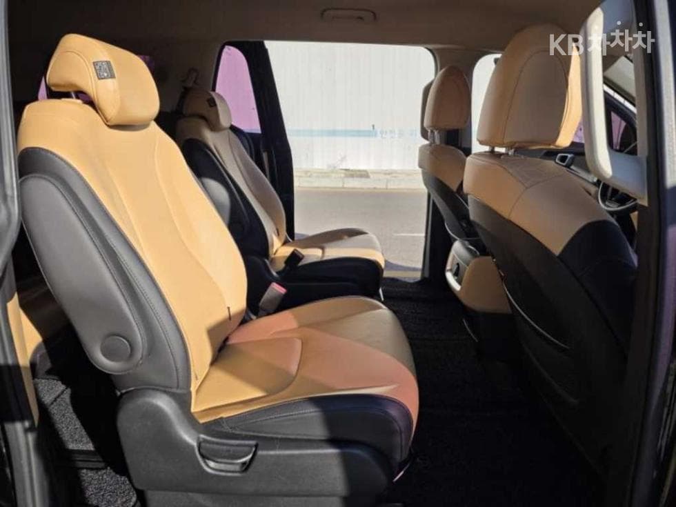 Kia Carnival 4th generationD2.2 9-seater Prestige - 9