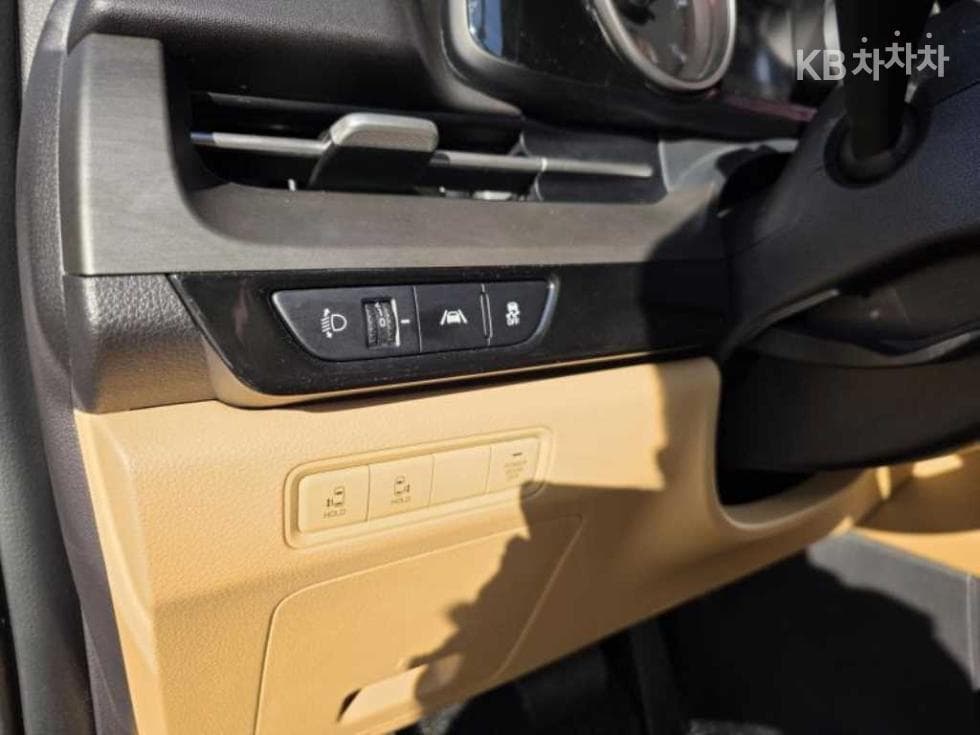 Kia Carnival 4th generationD2.2 9-seater Prestige - 17
