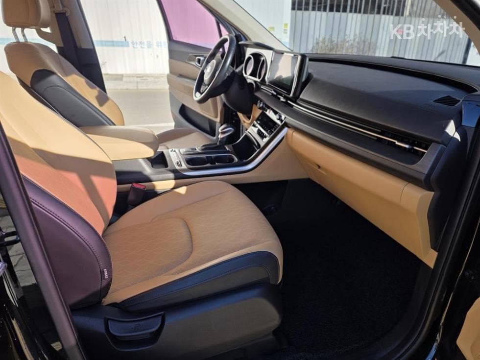 Kia Carnival 4th generationD2.2 9-seater Prestige - 27