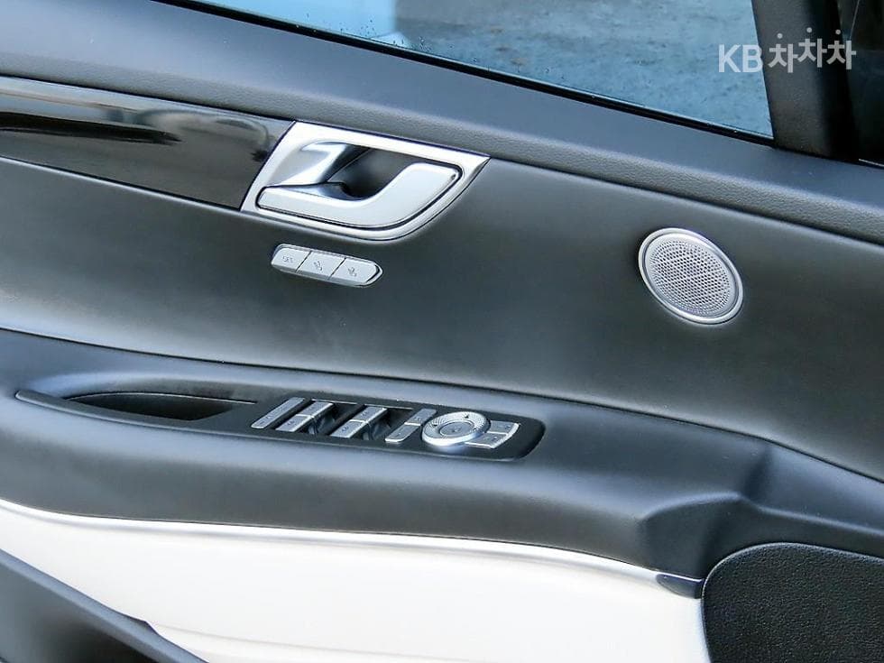 Genesis GV802.5 Turbo Gasoline 2WD - 11