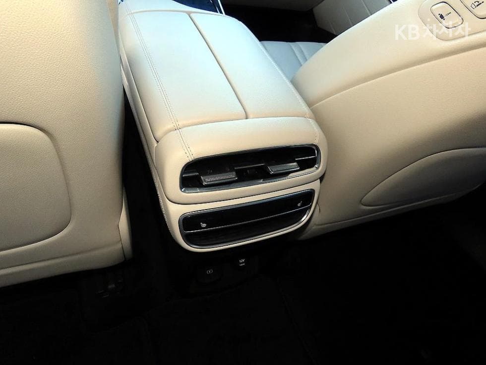 Genesis GV802.5 Turbo Gasoline 2WD - 15