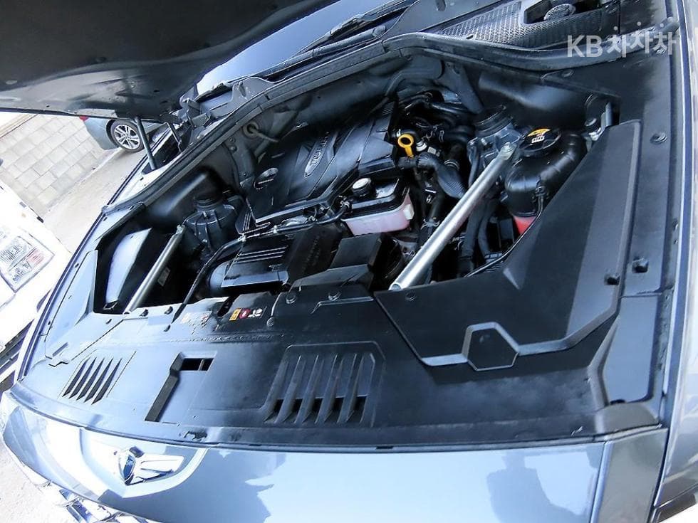 Genesis GV802.5 Turbo Gasoline 2WD - 19