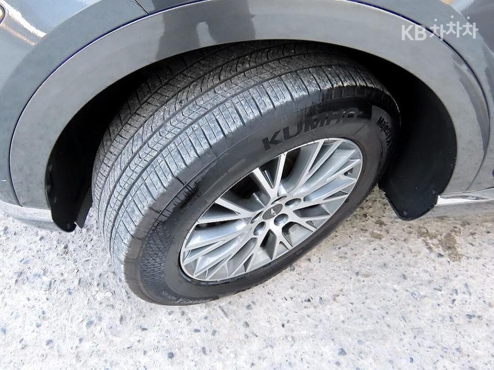 Genesis GV802.5 Turbo Gasoline 2WD - 20