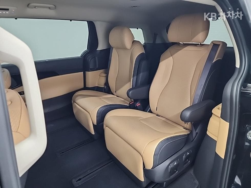 Киа Канивал 4-то поколениеD2.2 7-местен (Лимузин) Noblesse - 12