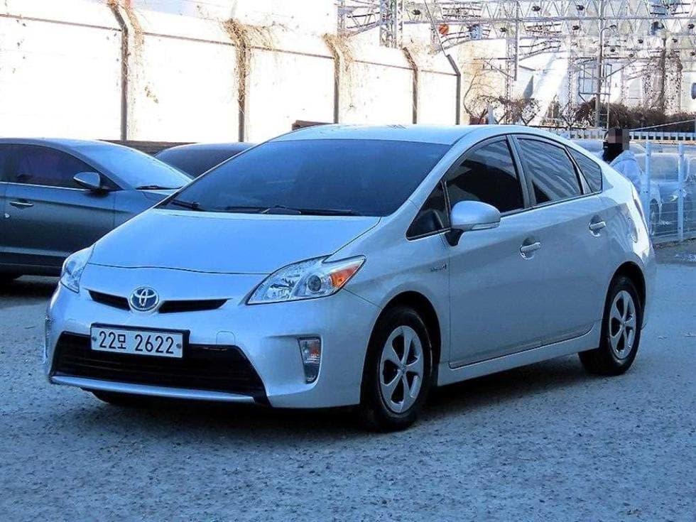 Toyota Prius 1.8 Хибрид E - Image 1