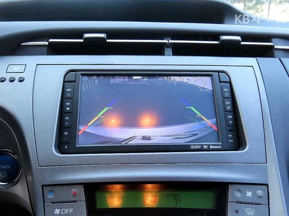 Toyota Prius1.8 Hybrid E - 13