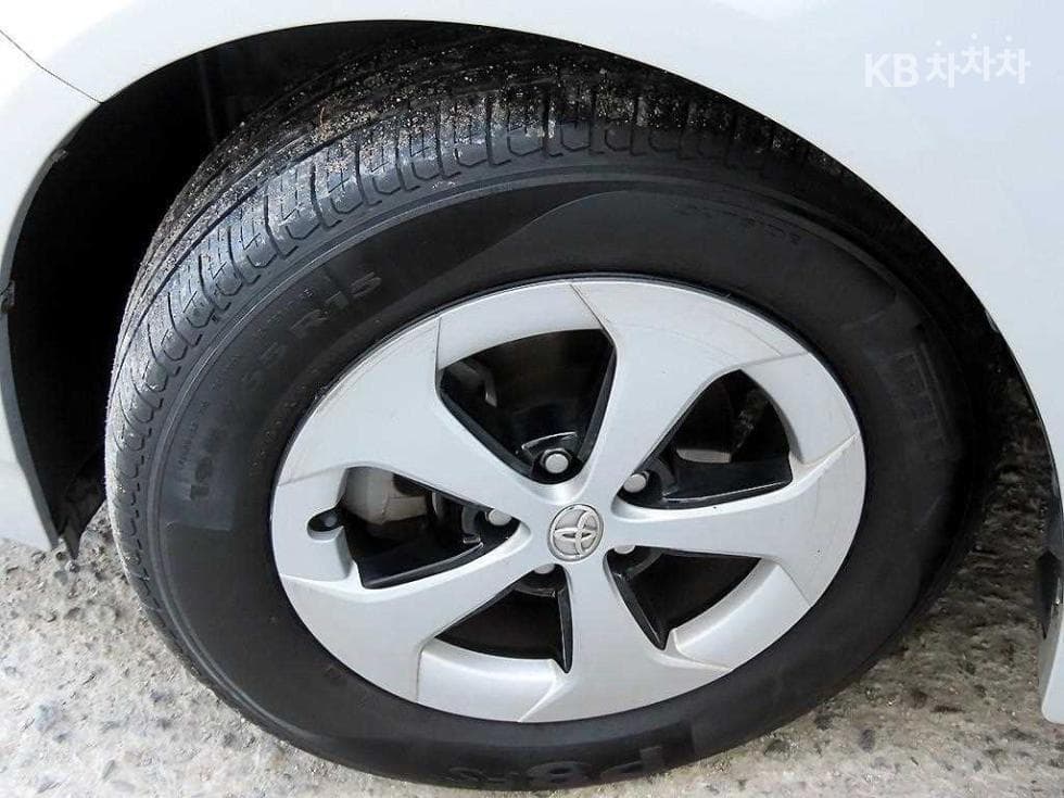 Toyota Prius1.8 Hybrid E - 18