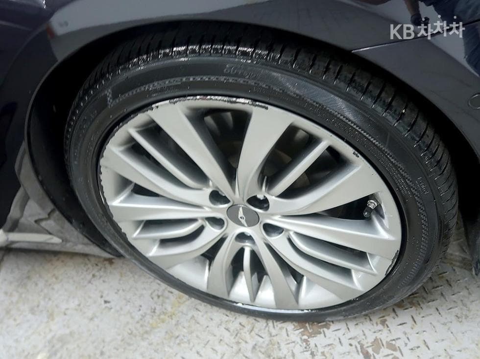 Hyundai GenesisDHG380 파이니스트 에디션 AWD - 8