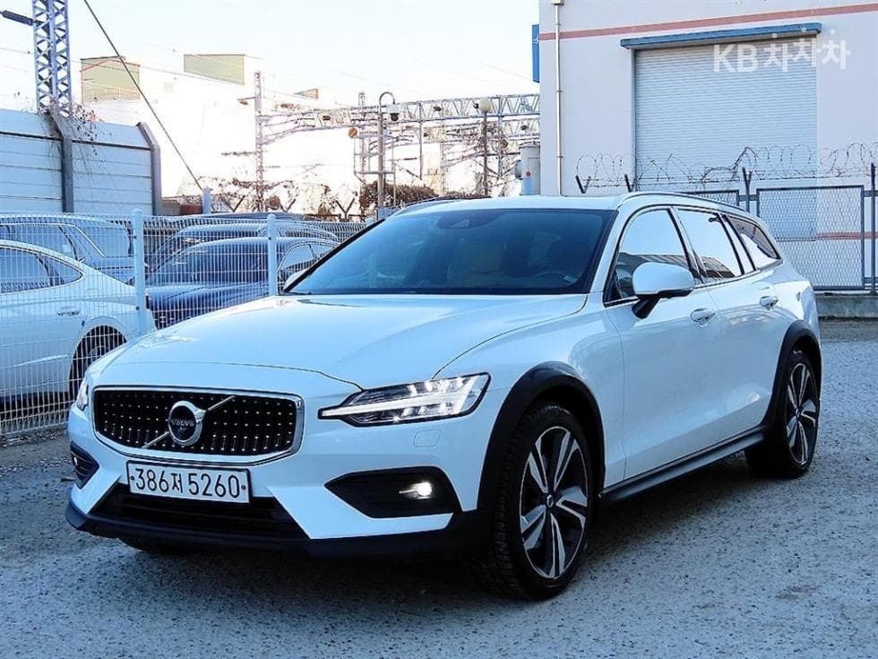 Volvo V60 CC(Второ поколение) T5 AWD Pro - Image 1