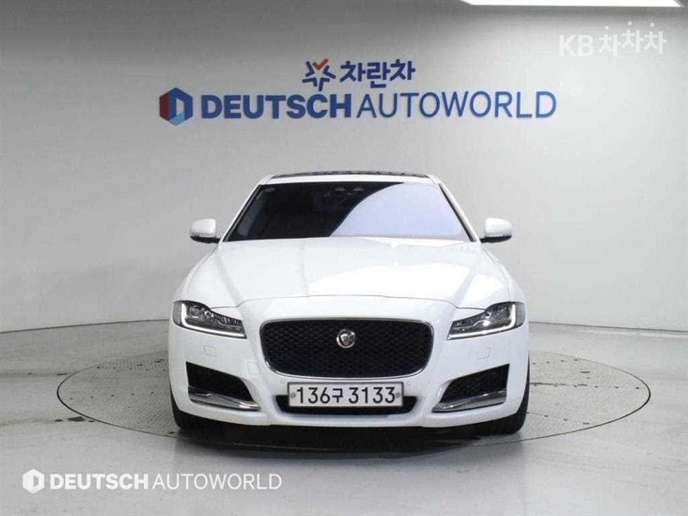Jaguar All New XF2.5T Prestige - 3