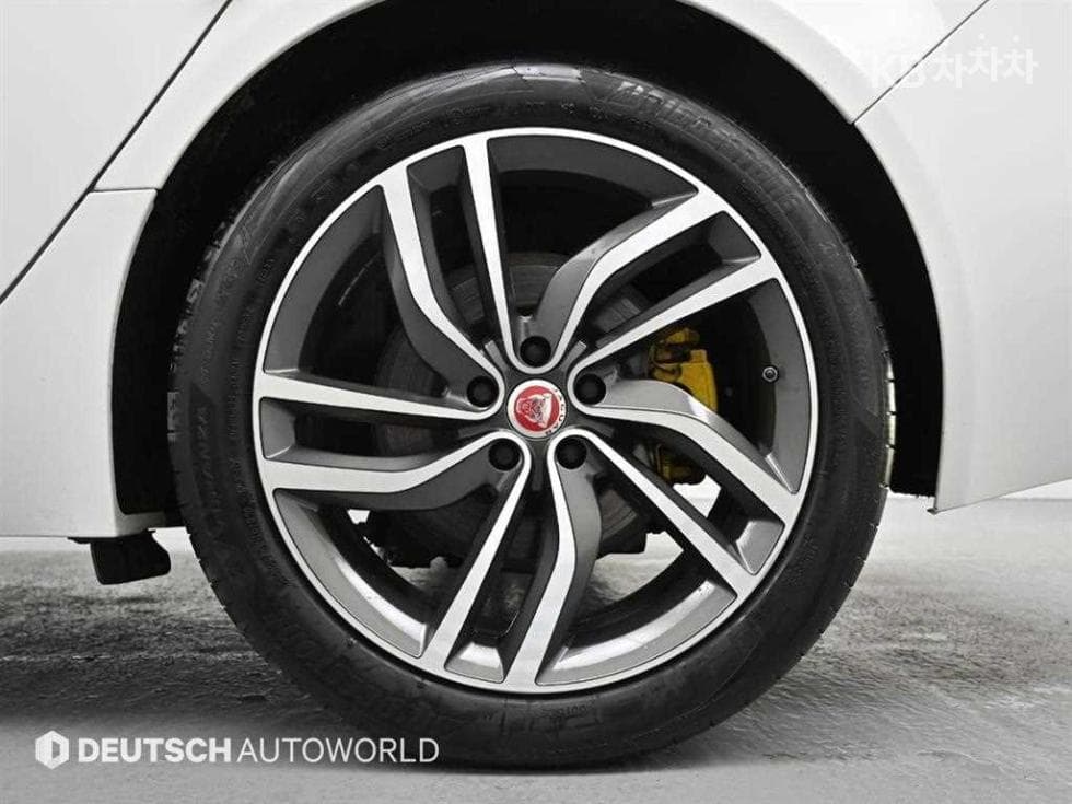 Jaguar All New XF2.5T Prestige - 5