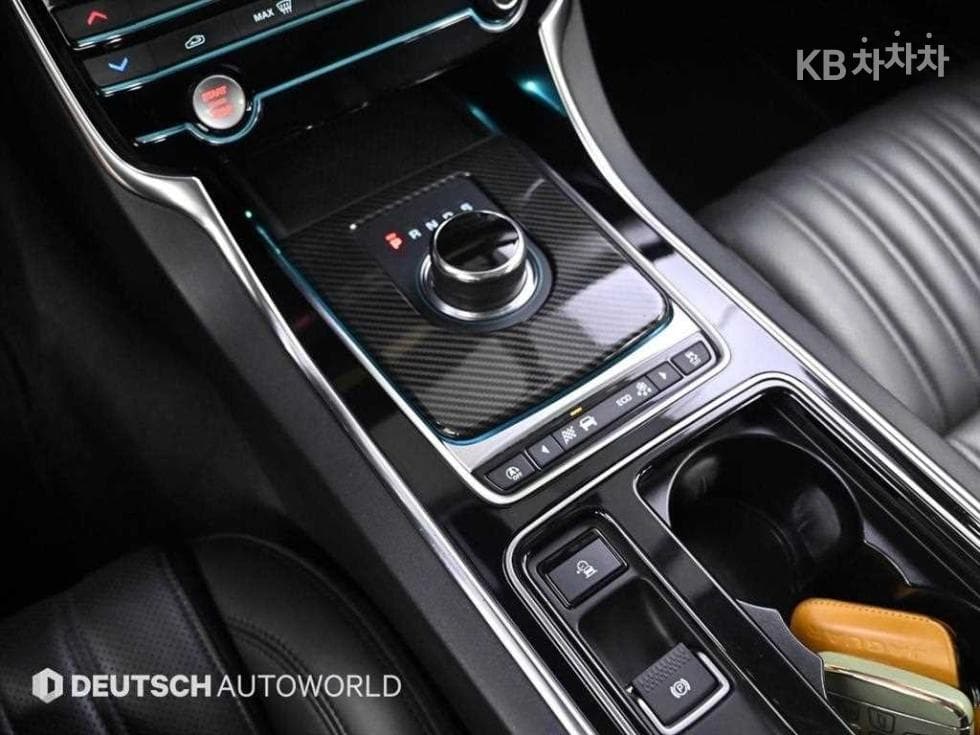 Jaguar All New XF2.5T Prestige - 9