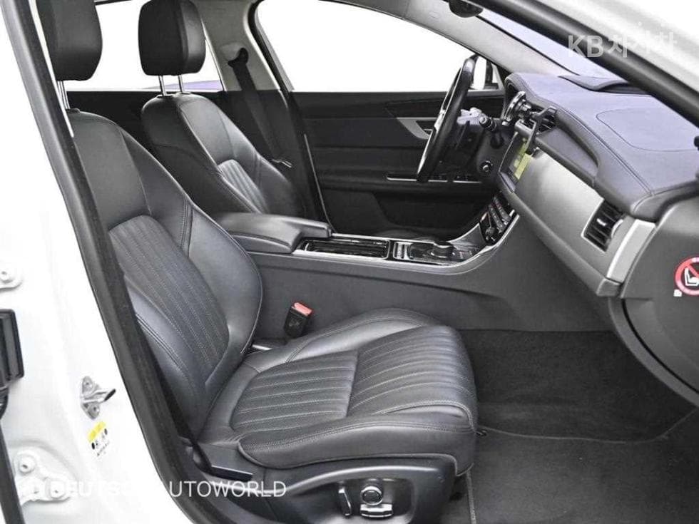 Jaguar All New XF2.5T Prestige - 10