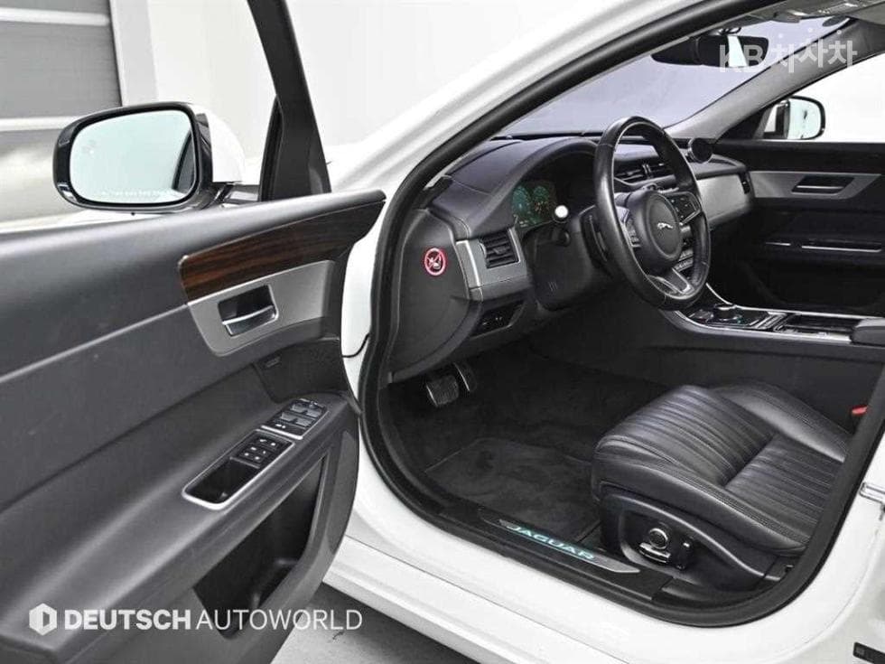Jaguar All New XF2.5T Prestige - 11
