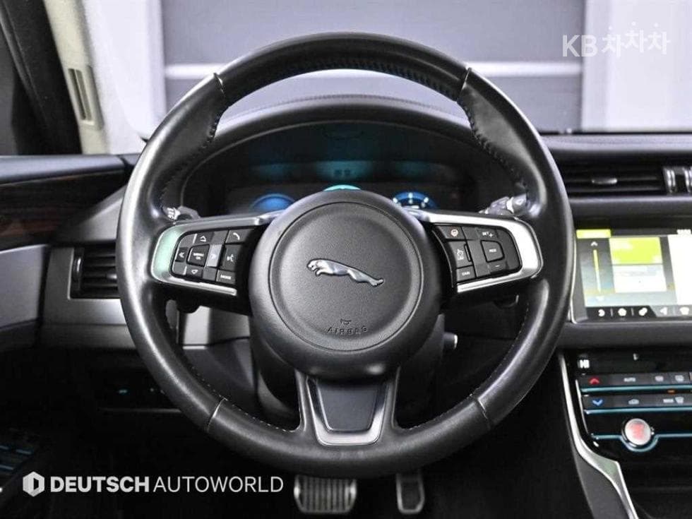 Jaguar All New XF2.5T Prestige - 13