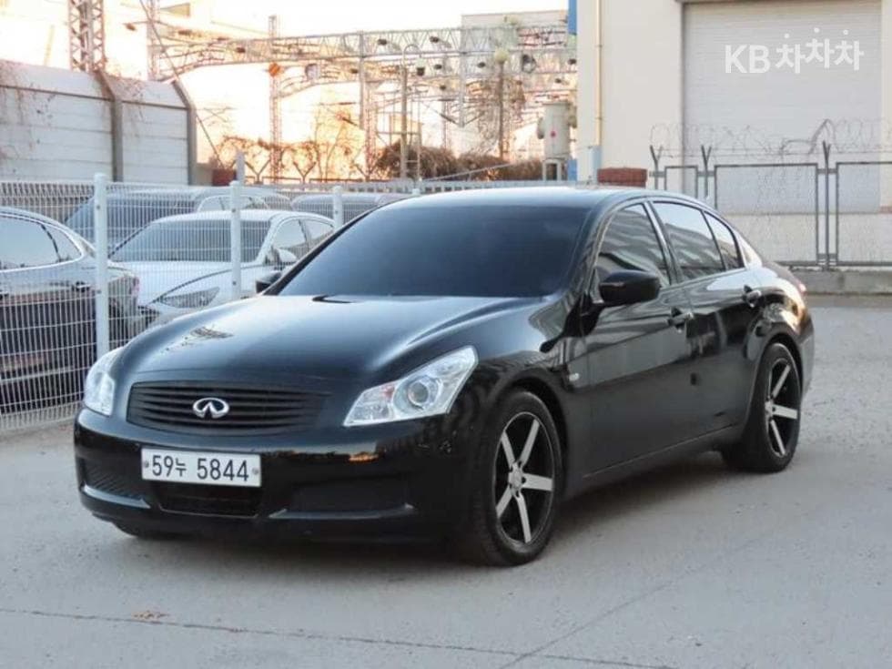 Местен피니티 G37 Седан S - Image 1