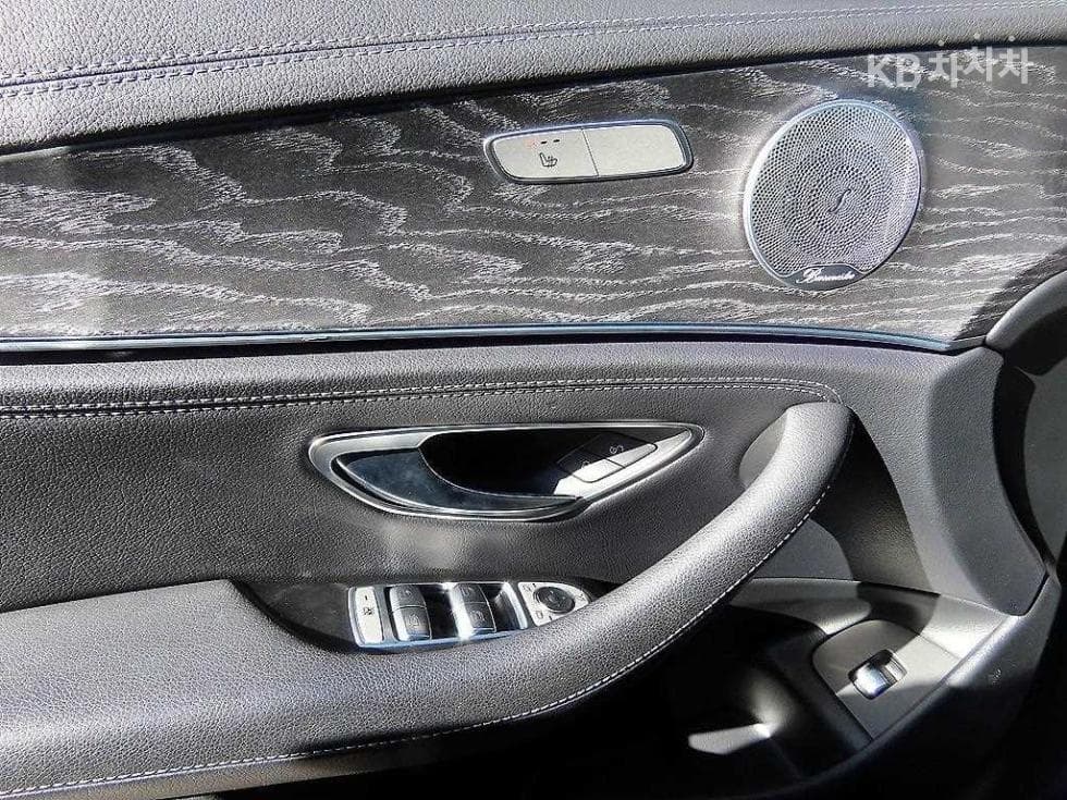 Mercedes-Benz E-Клас (W213)E350 4MATIC AMG Line Edition - 12