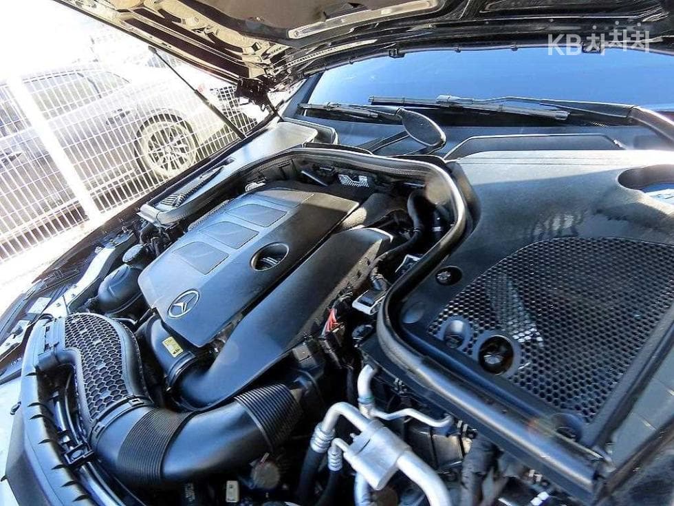 Mercedes-Benz E-Клас (W213)E350 4MATIC AMG Line Edition - 19