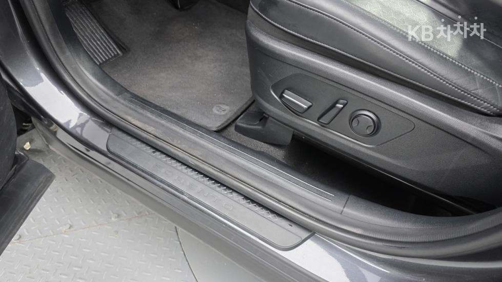 Киа The New (фейслифт) Sorento MQ42.2 Дизел 2WD Престиж - 17