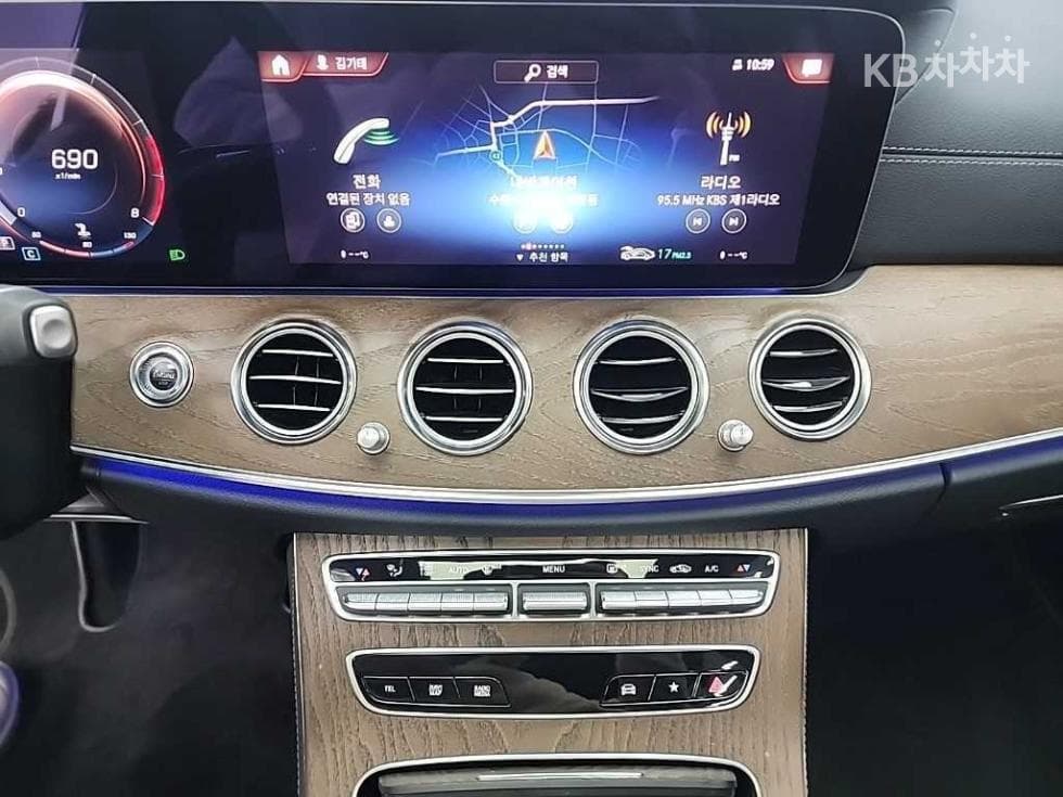 Mercedes-Benz E-Class (W213)E250 Exclusive - 10