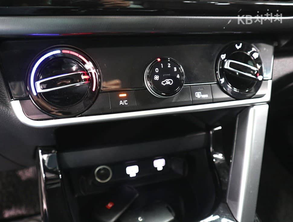 Kia Seltos1.6 Gasoline Turbo 2WD Signature - 13