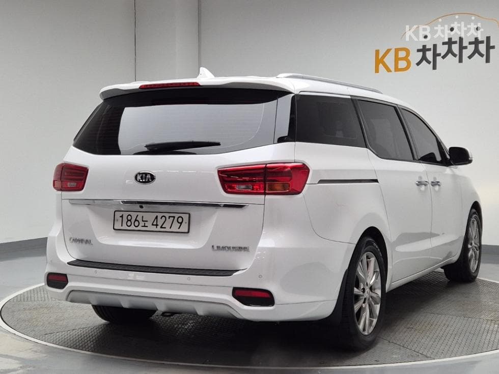 Киа The New (фейслифт) Канивал7-местен (Лимузин) 2.2 Дизел Лимузин President - 3