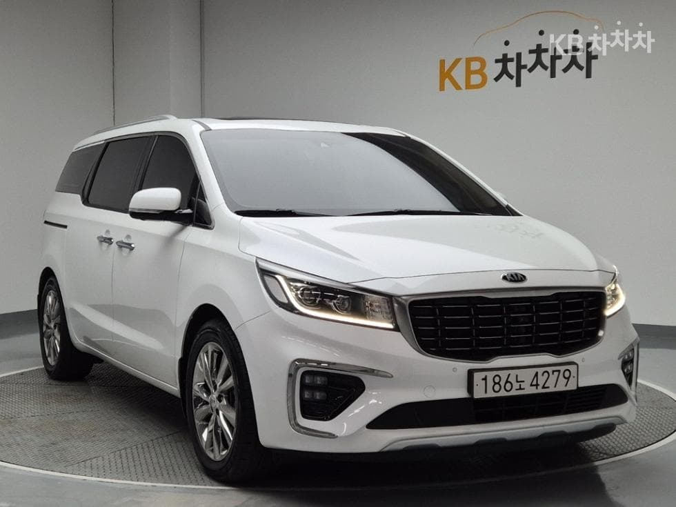 Киа The New (фейслифт) Канивал7-местен (Лимузин) 2.2 Дизел Лимузин President - 4