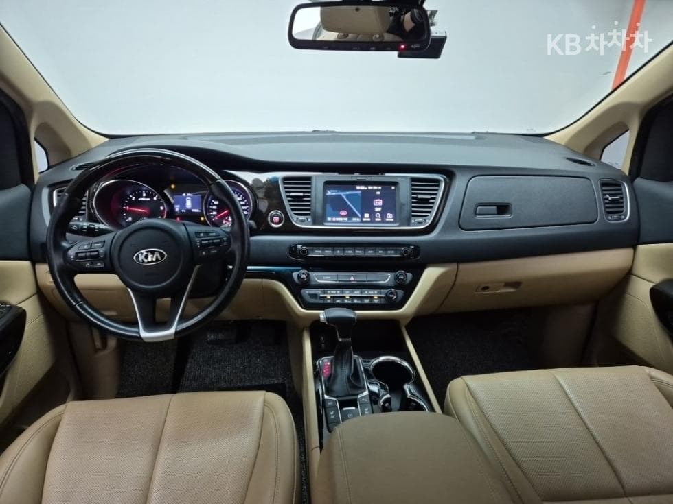 Киа The New (фейслифт) Канивал7-местен (Лимузин) 2.2 Дизел Лимузин President - 7