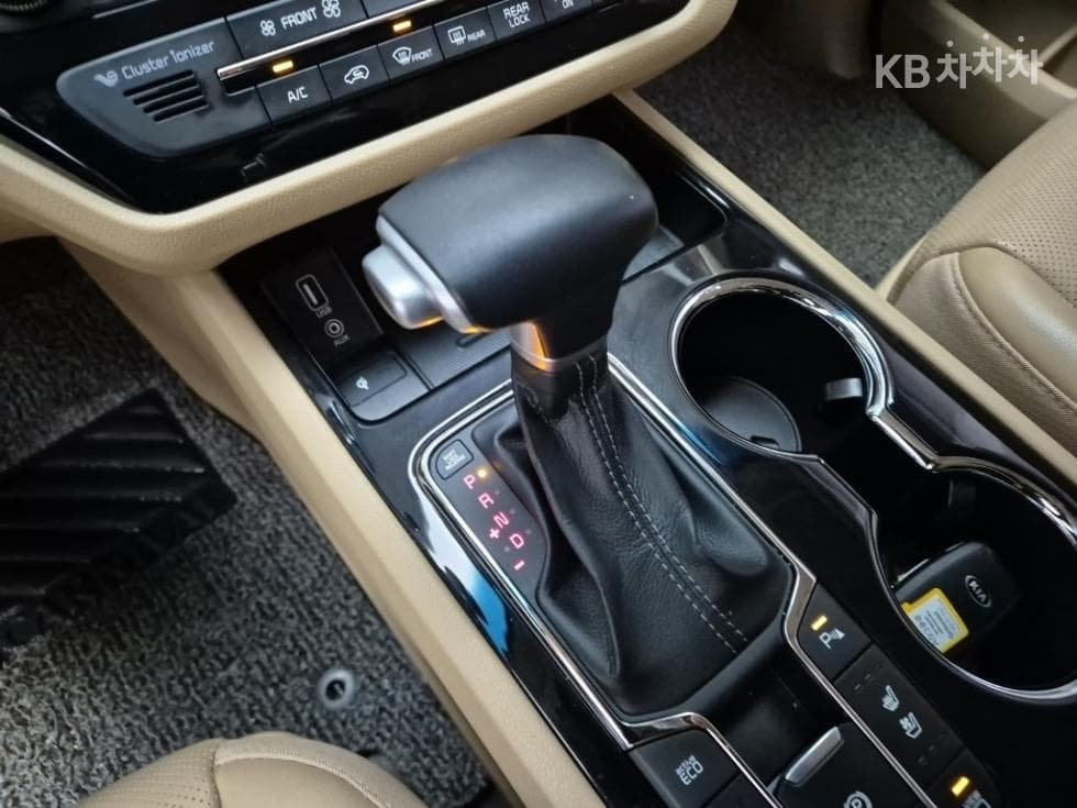 Киа The New (фейслифт) Канивал7-местен (Лимузин) 2.2 Дизел Лимузин President - 8